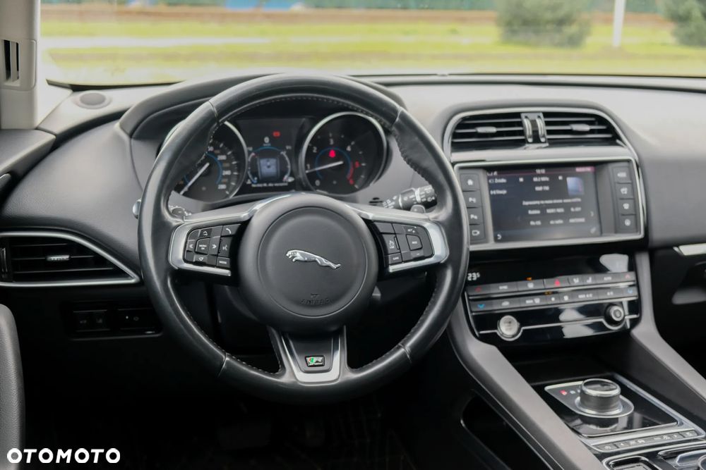 Jaguar F-Pace 20d AWD R-Sport - 22