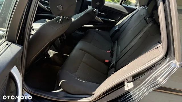 BMW Seria 3 320d - 10