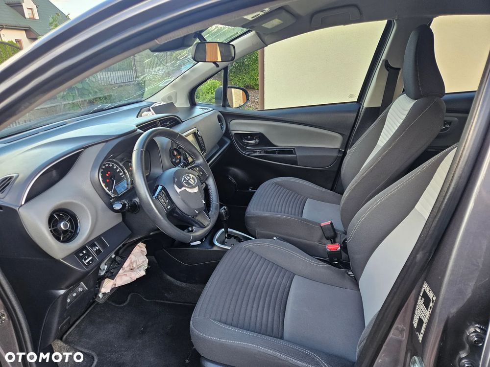 Toyota Yaris Hybrid 100 Active EU6 - 12