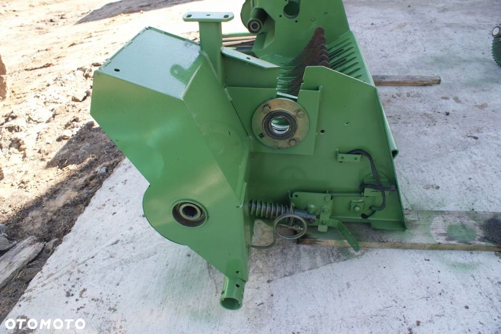 PODŁOGA PRASY RAMA PODBIERACZA 592 JOHN DEERE 08R - 3