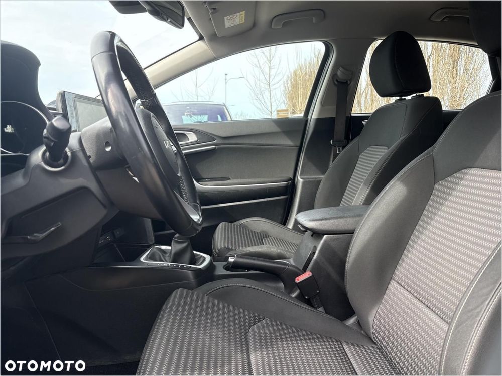 Kia Ceed 1.5 T-GDI M - 10