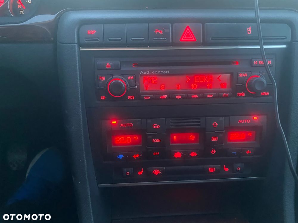 Audi A4 Limousine - 8