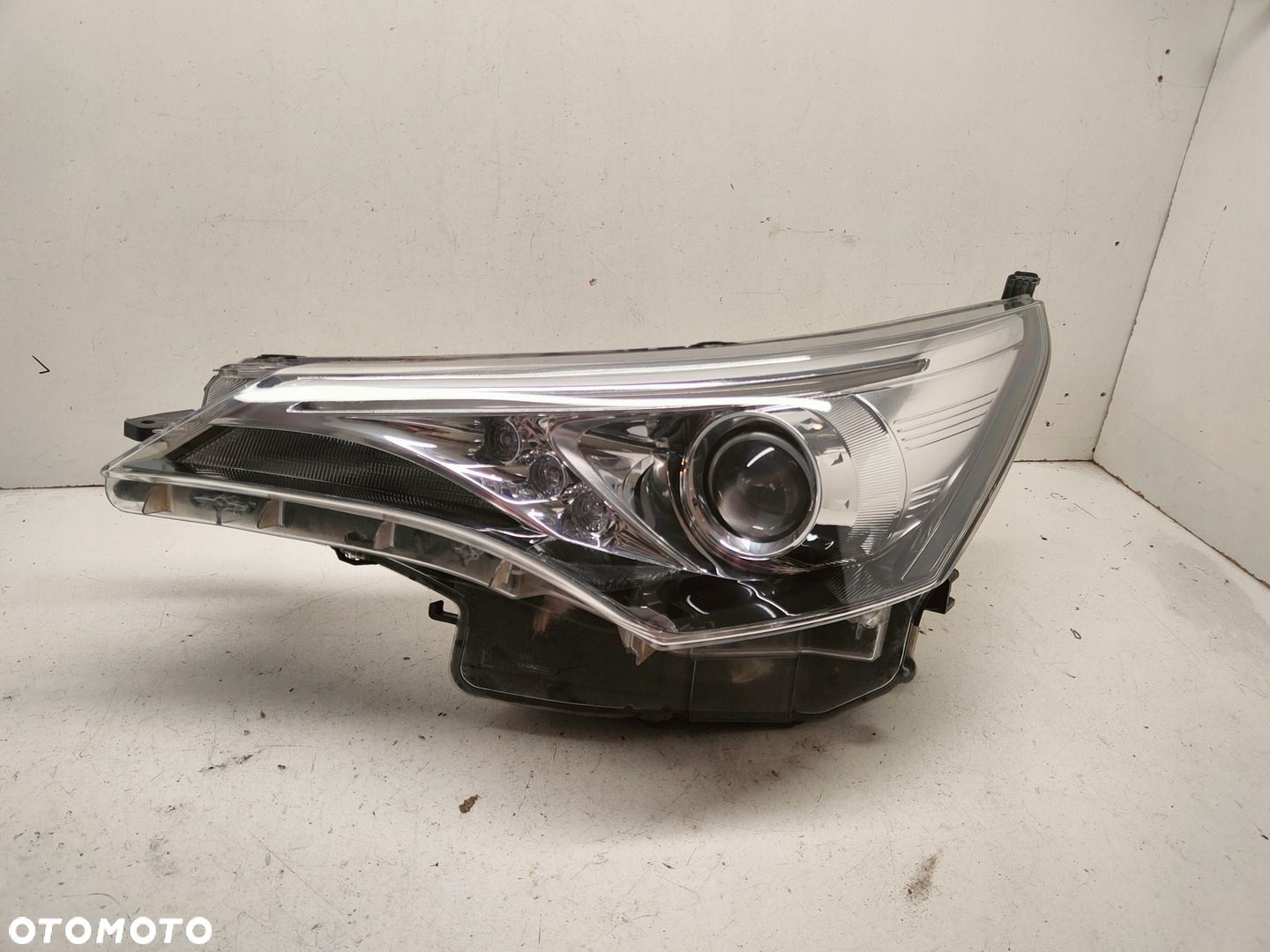 TOYOTA AVENSIS T27 T29 LIFT SOCZEWKA Z LED LAMPA LEWY PRZÓD - 1