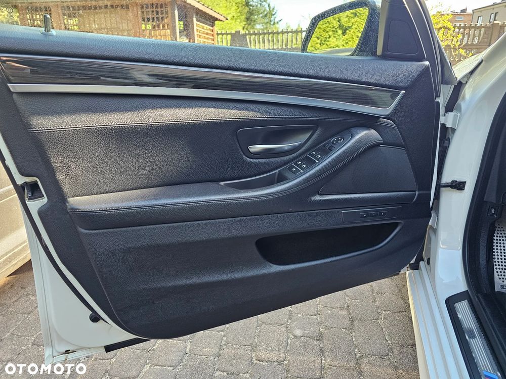 BMW Seria 5 535i xDrive - 33