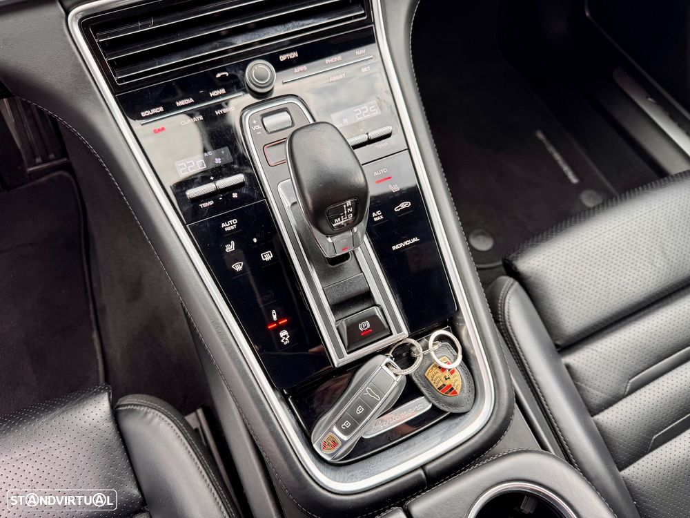 Porsche Panamera 4 E-Hybrid Platinum Edition - 12