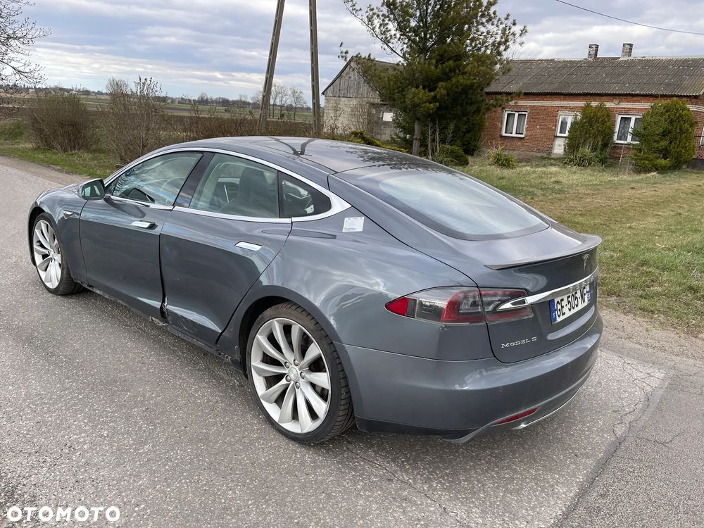 Tesla Model S - 33