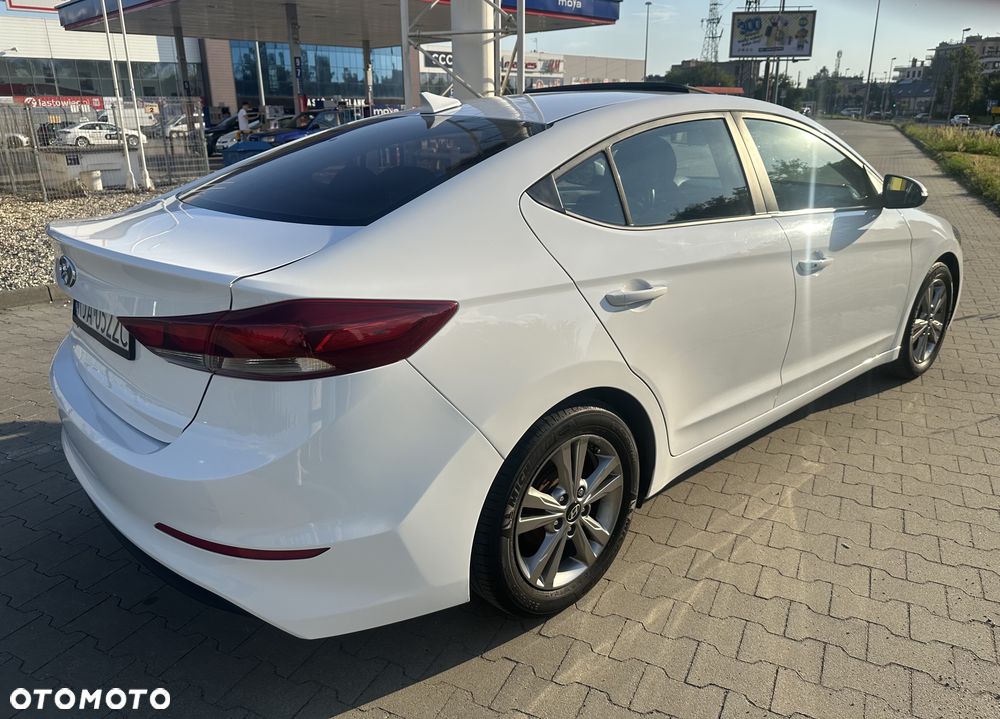 Hyundai Elantra - 9
