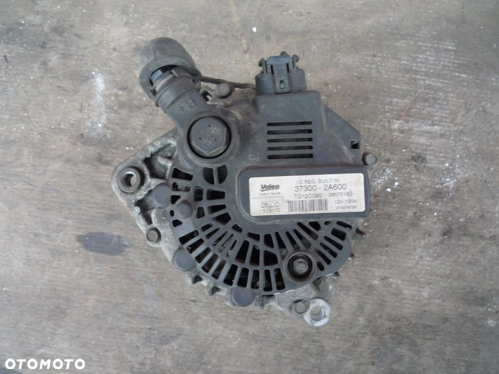 KIA CEED I 1.6 CRDI ALTERNATOR - 2