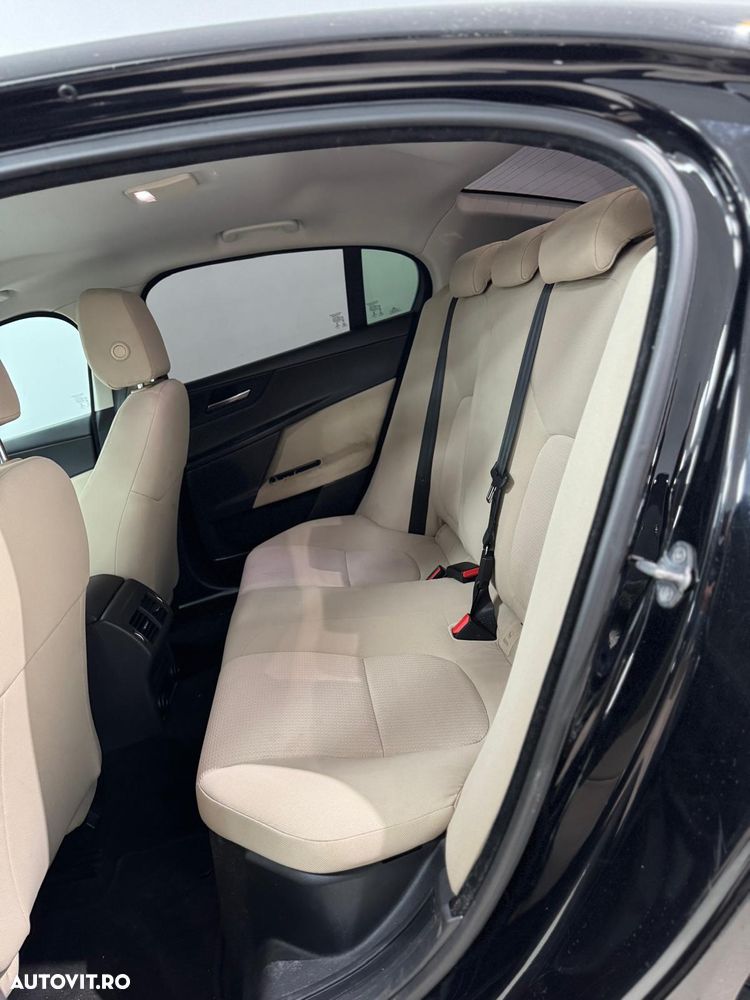 Jaguar XE 20d Aut. Portfolio - 11