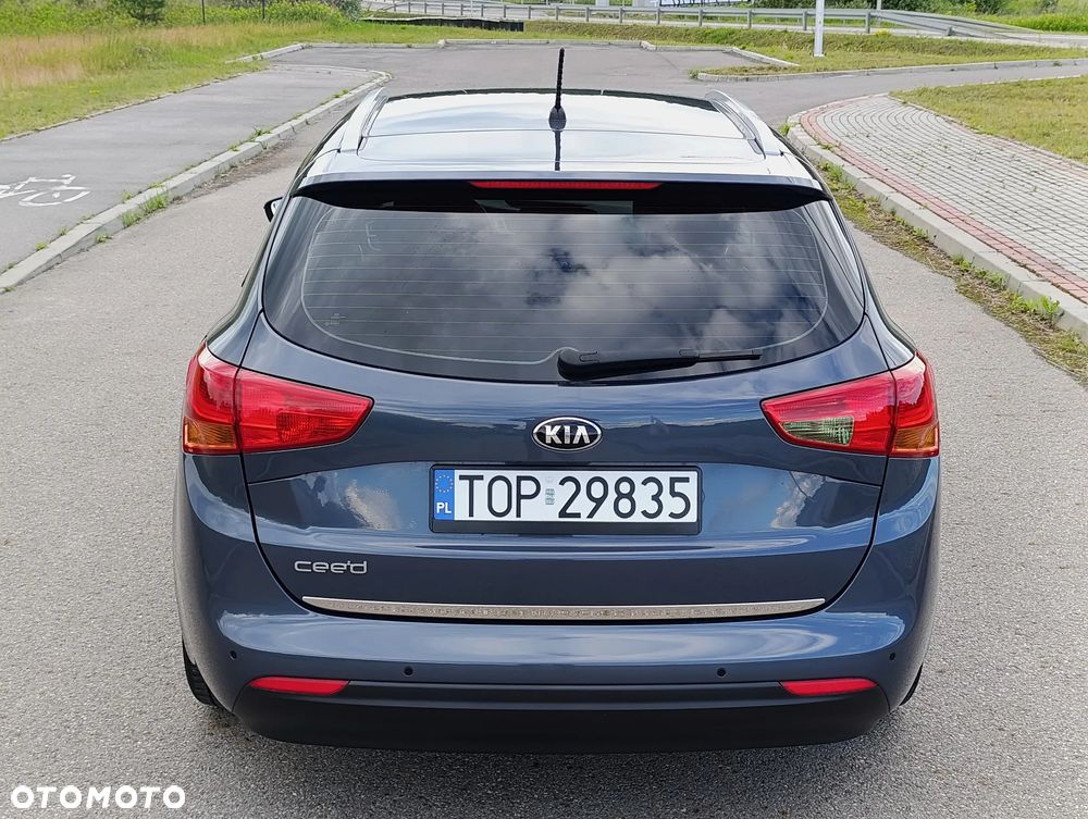 Kia Ceed 1.6 GDI Dream Team Edition - 17