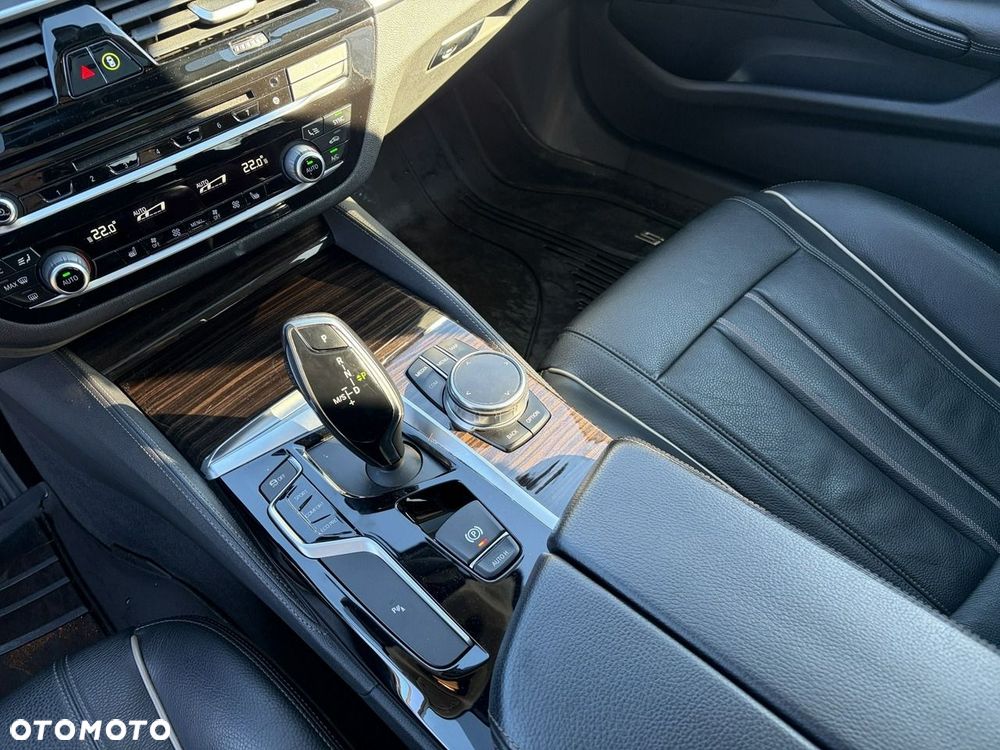 BMW Seria 5 540i xDrive Luxury Line - 26