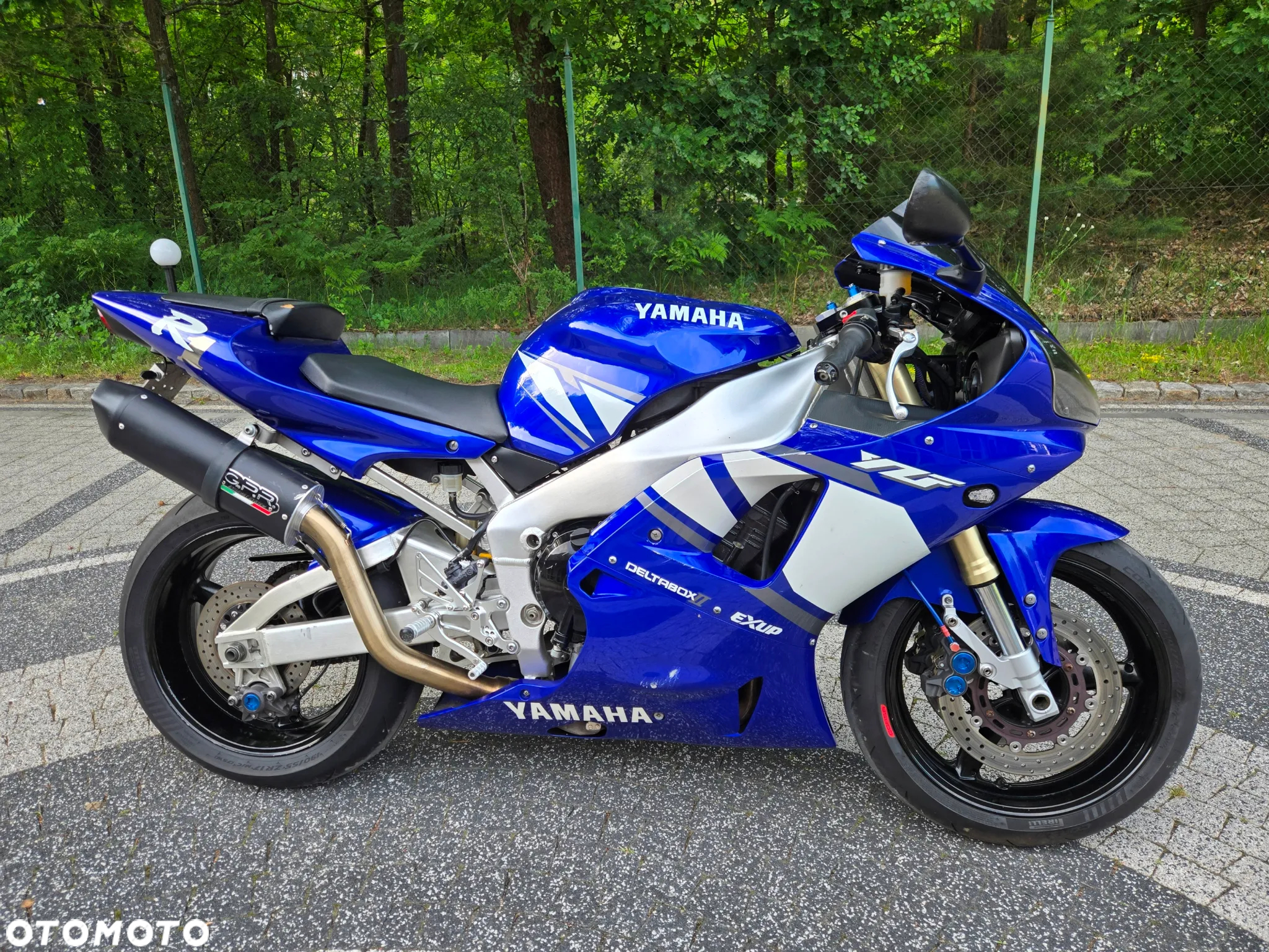 Yamaha R1 - 4