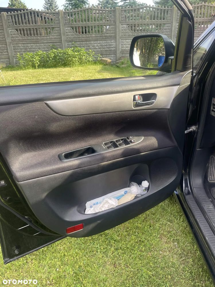 Toyota Avensis Verso D-4D - 11