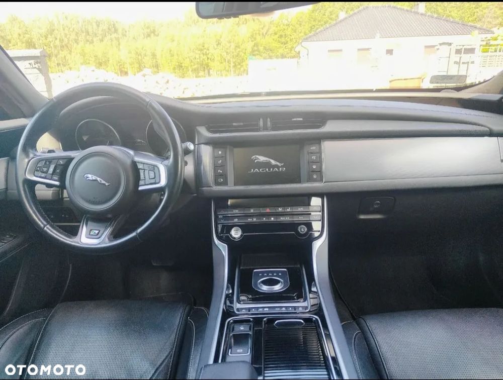 Jaguar XF 2.0 i4D R-Sport - 8