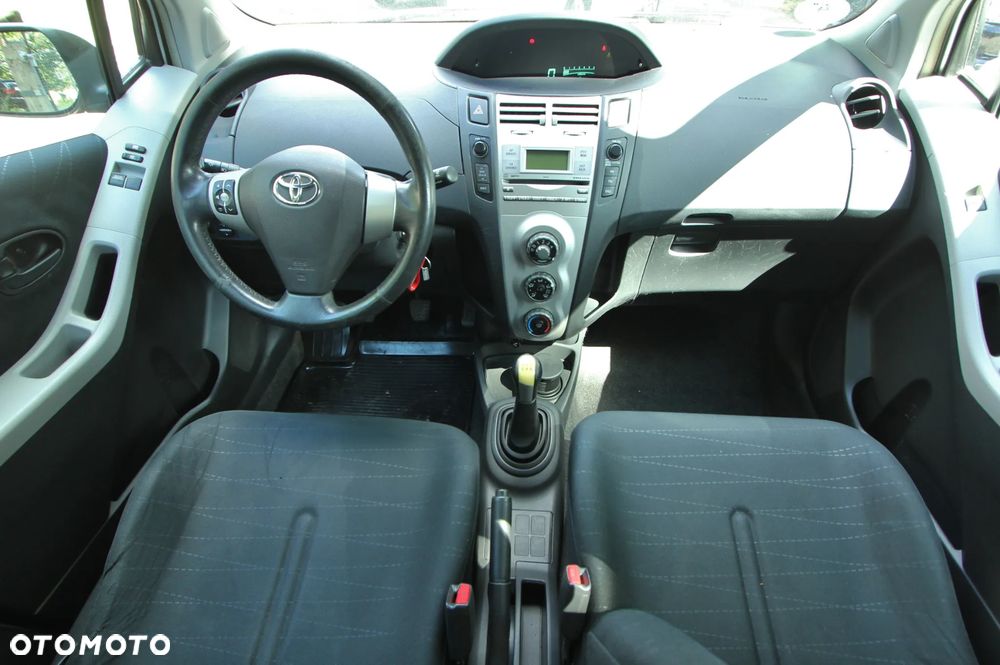 Toyota Yaris 1.3 - 5