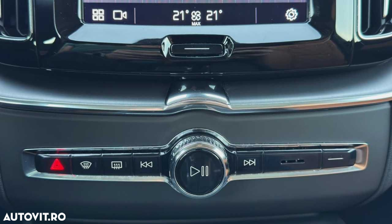 Volvo XC 60 B4 MHEV AT8 FWD Momentum Pro - 23
