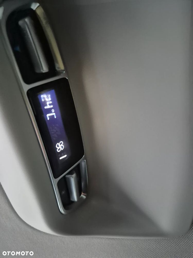 Mercedes-Benz Klasa V 300 d 9G-Tronic Exclusive (d³ugi) - 19