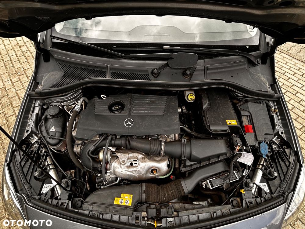 Mercedes-Benz Klasa B 180 7G-DCT Style - 30