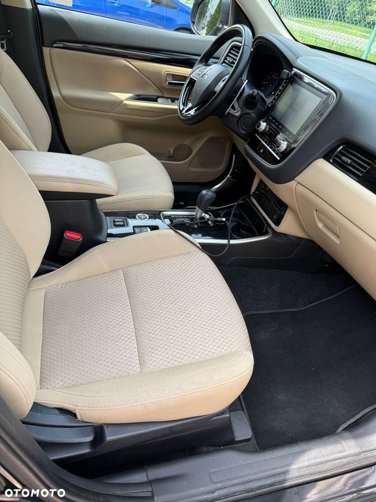 Mitsubishi Outlander - 9