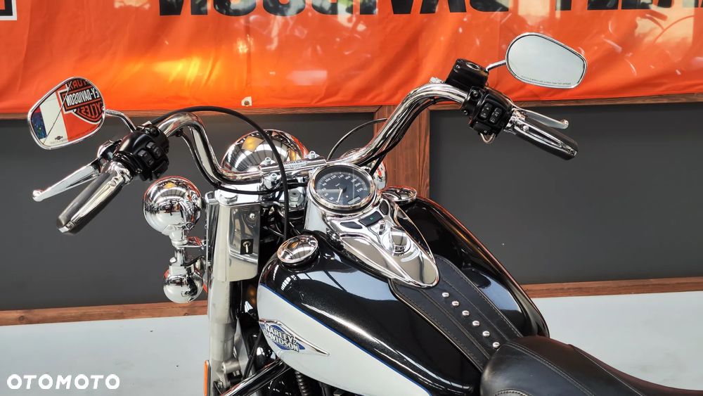 Harley-Davidson Softail Heritage Classic - 19