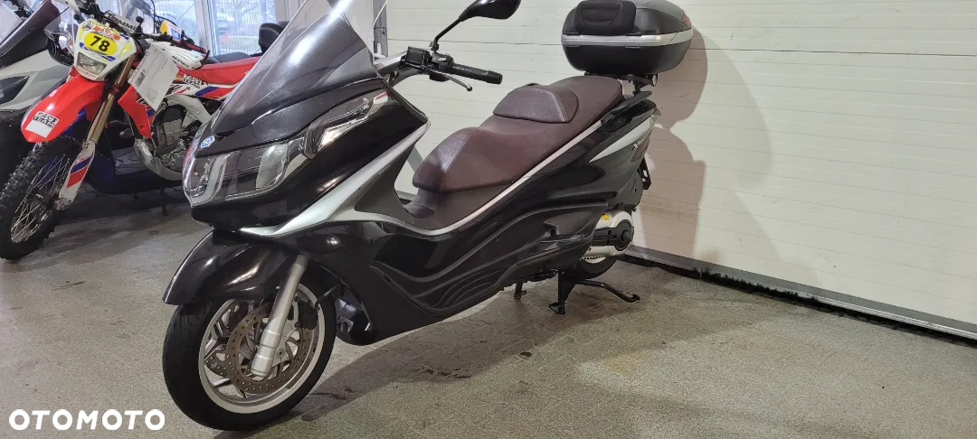 Piaggio X10 - 10
