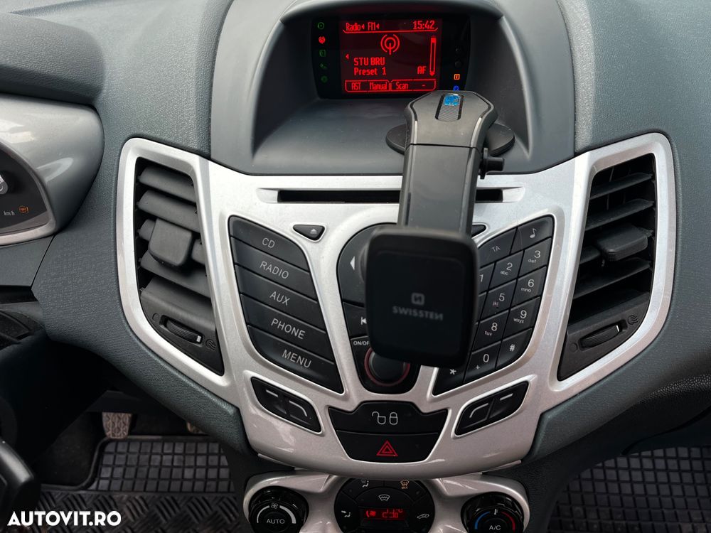 Ford Fiesta 1.6 TDCi DPF Titanium - 8