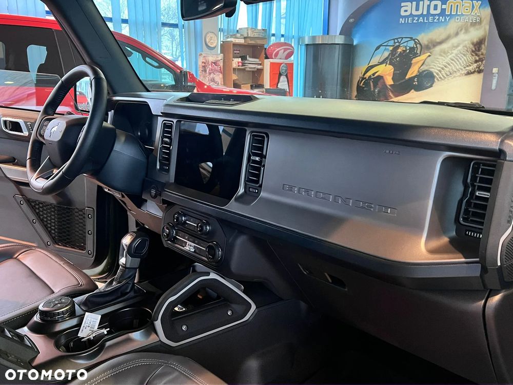Ford Bronco - 12