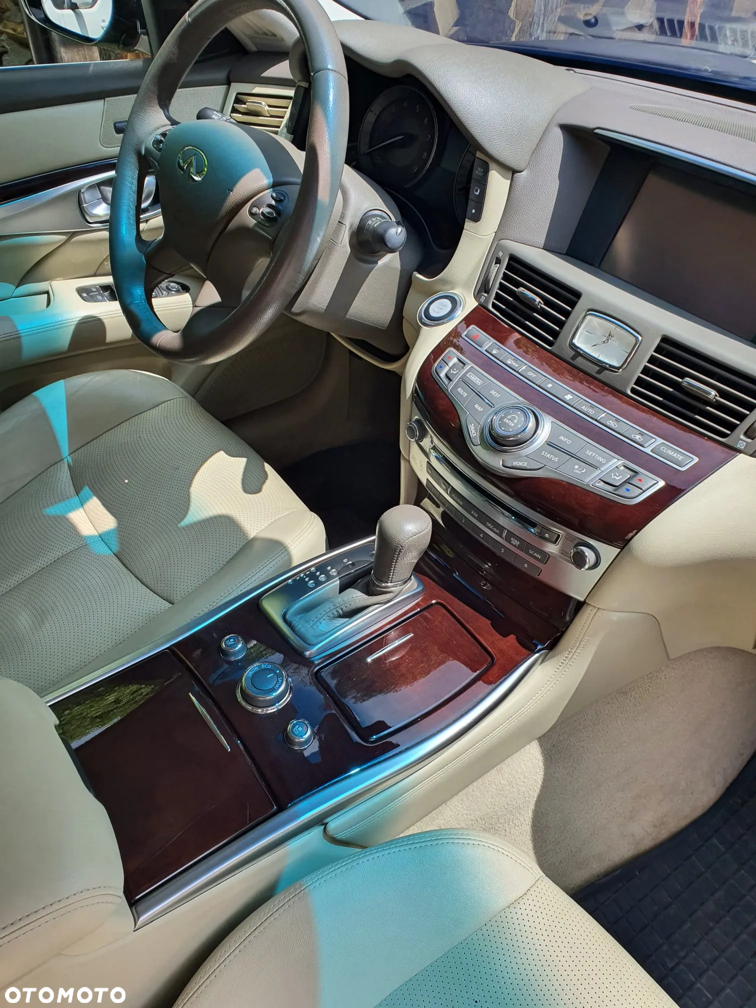 Infiniti Q70 3.7 S Premium - 9
