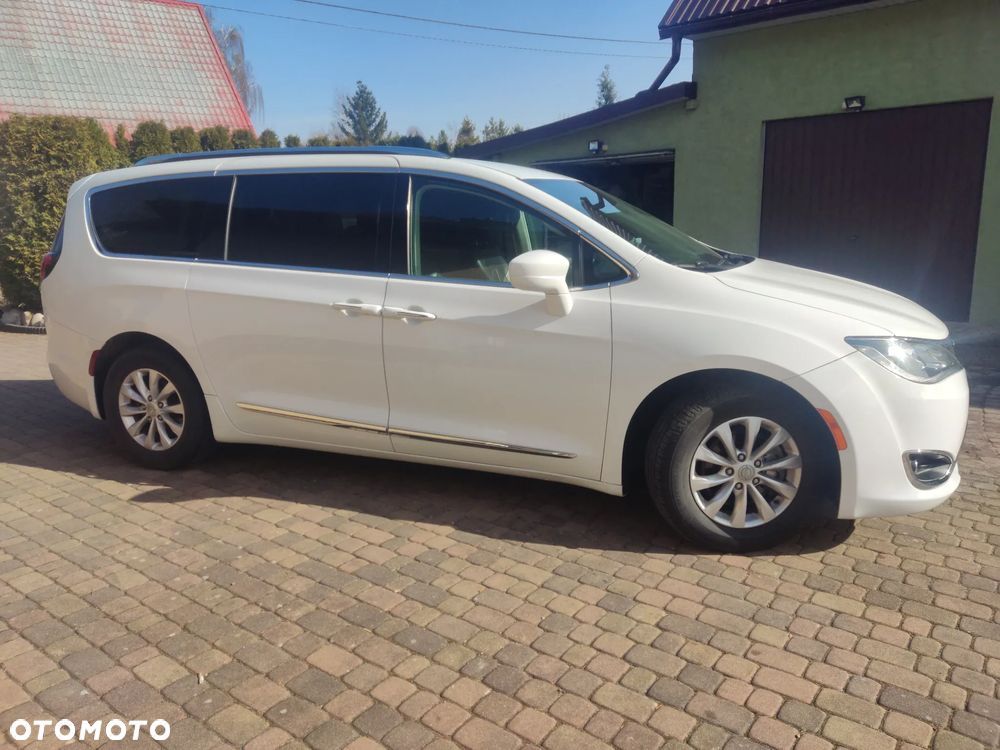 Chrysler Pacifica - 4