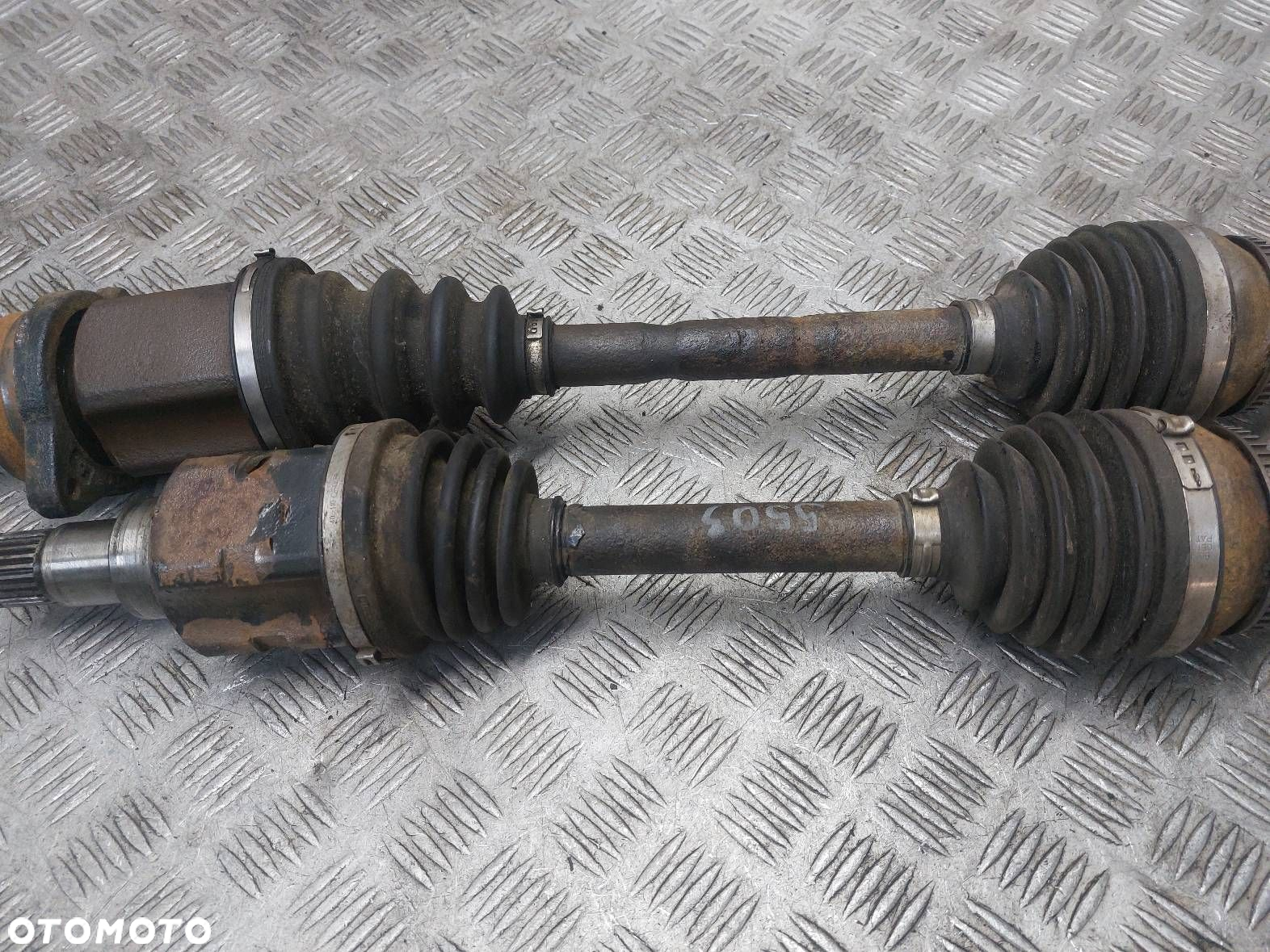 PÓŁOŚ LEWY PRZÓD + PRAWY PRZÓD 5B TOYOTA COROLLA E12 2.0 D4D - 5