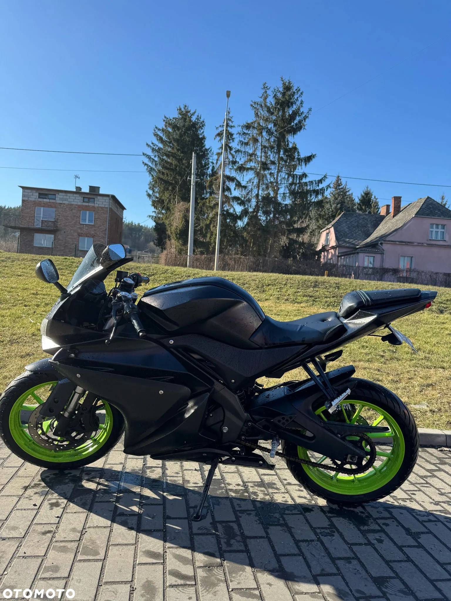 Yamaha YZF - 4