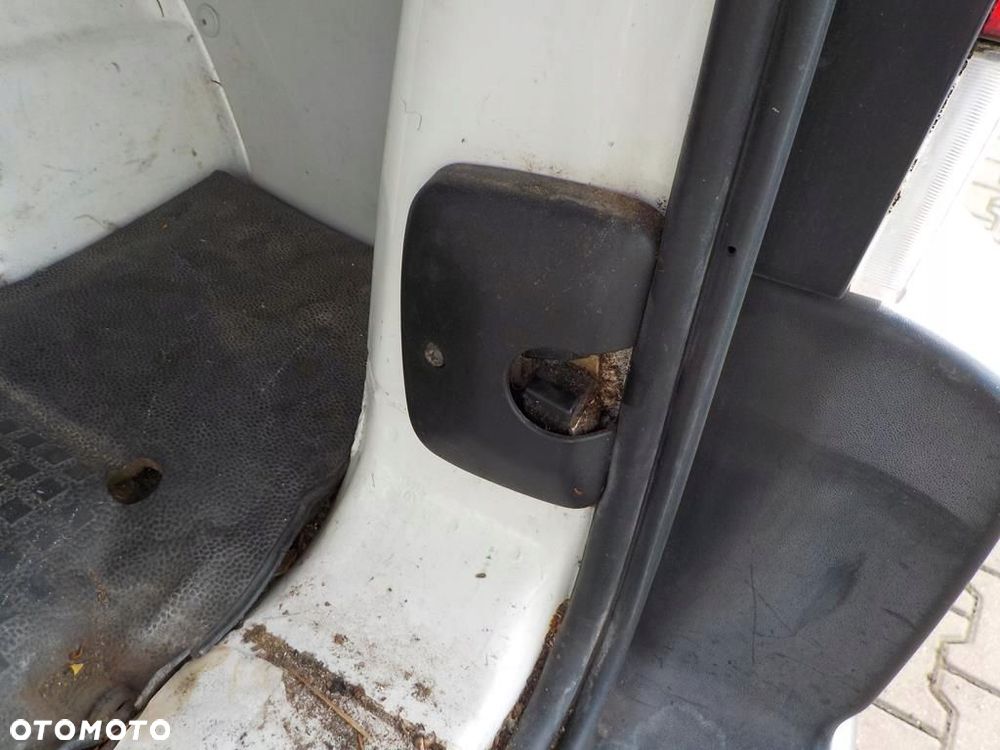 VW T4 PLASTIK ZAŚLEPKA ZAMKA KLAPY - 3