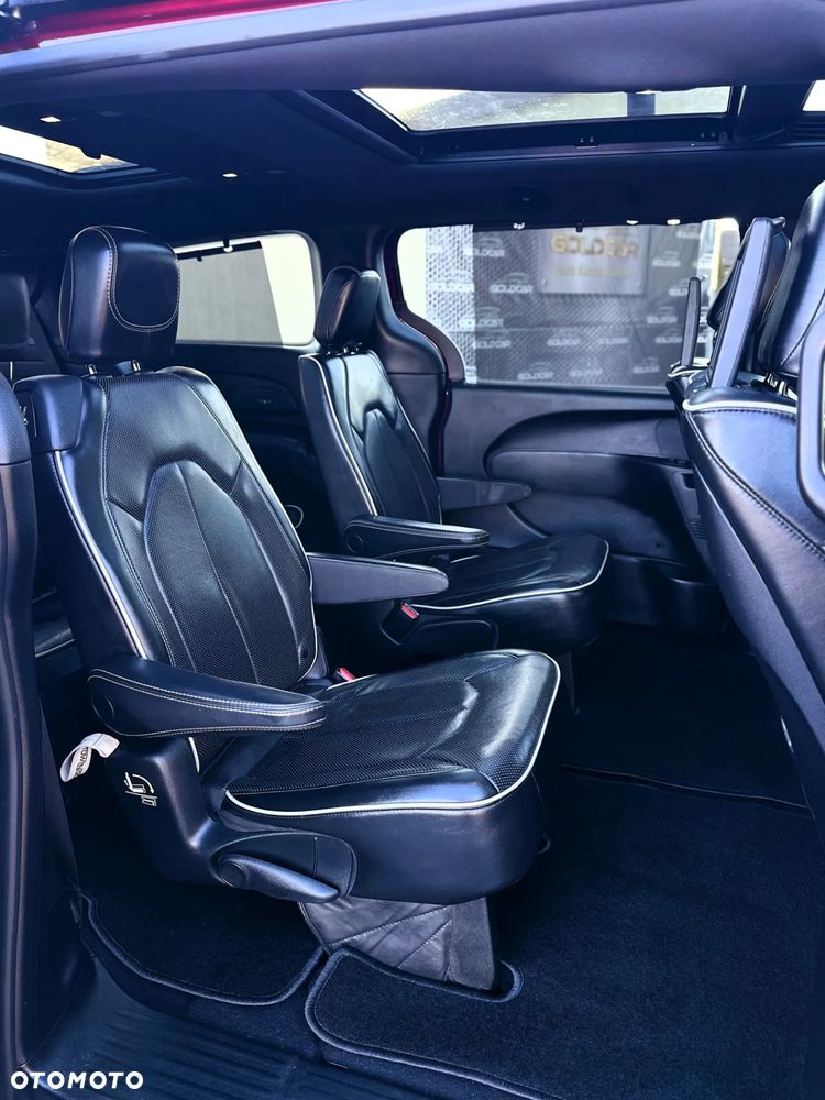 Chrysler Pacifica - 17