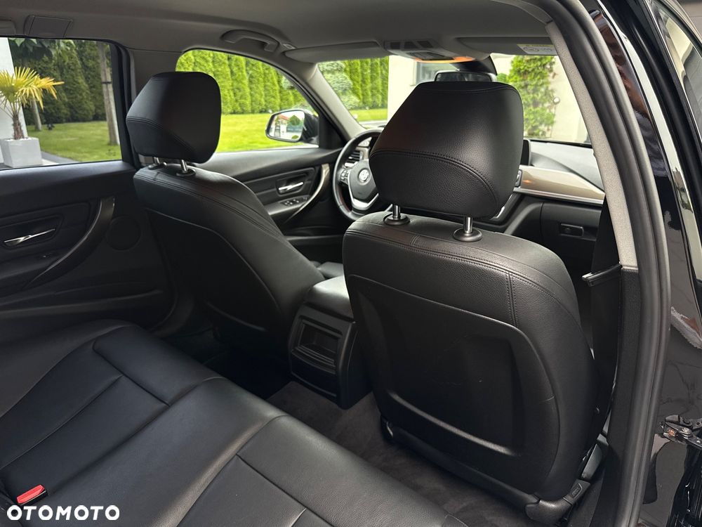 BMW Seria 3 320d Sport Line - 28