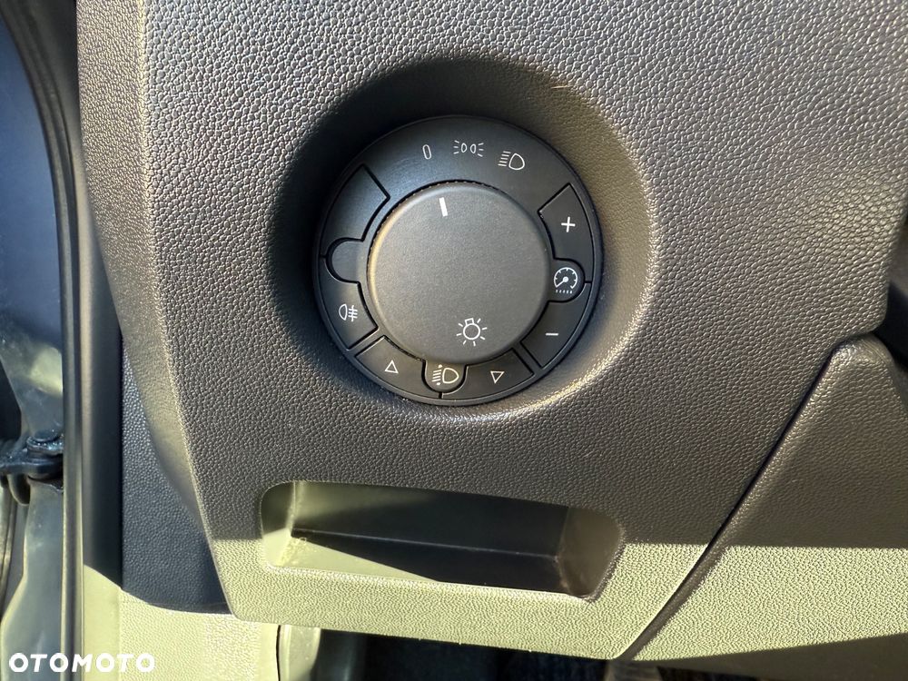 Opel Corsa 1.4 16V Cosmo - 12