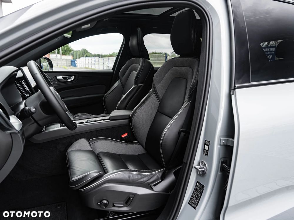 Volvo XC 60 B5 B AWD Plus Dark - 23