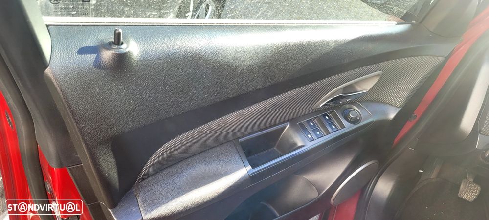 Chevrolet Cruze 1.6 LT - 11