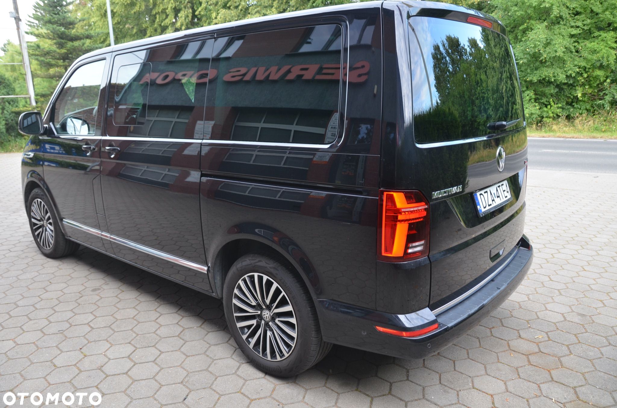 Volkswagen Multivan - 1