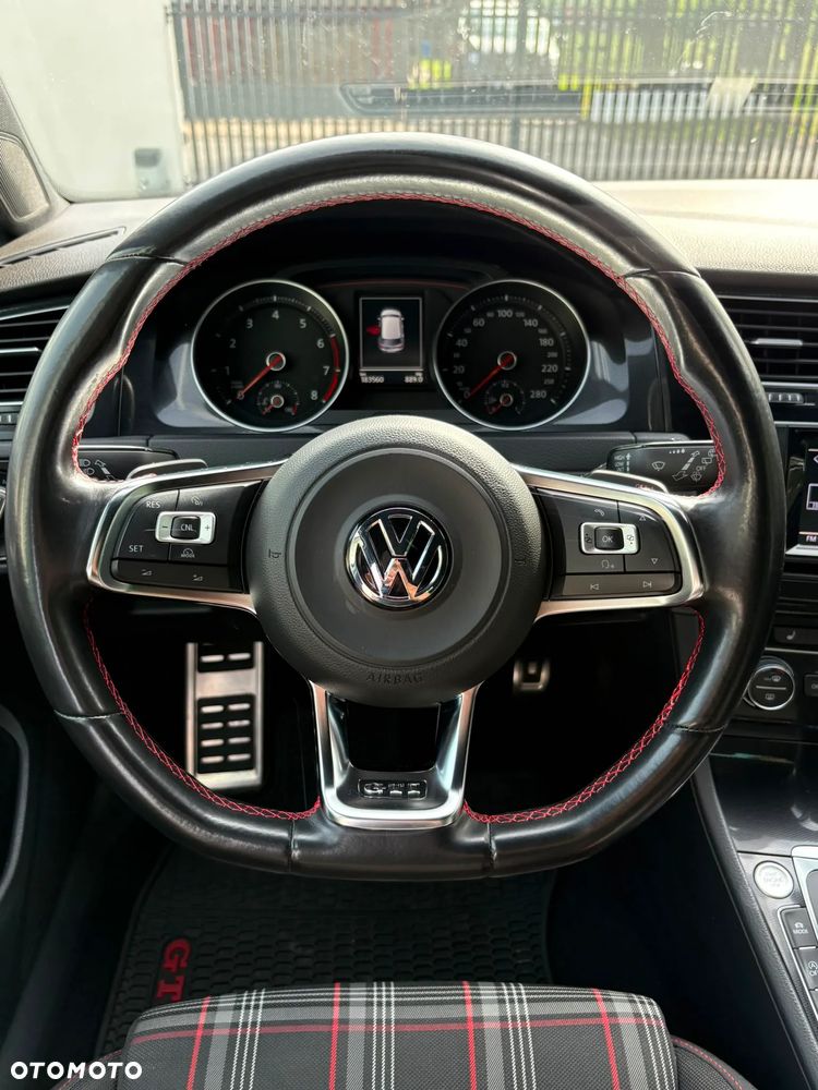Volkswagen Golf - 9