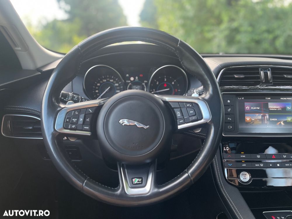 Jaguar F-Pace 20d AWD Aut. R-Sport - 15