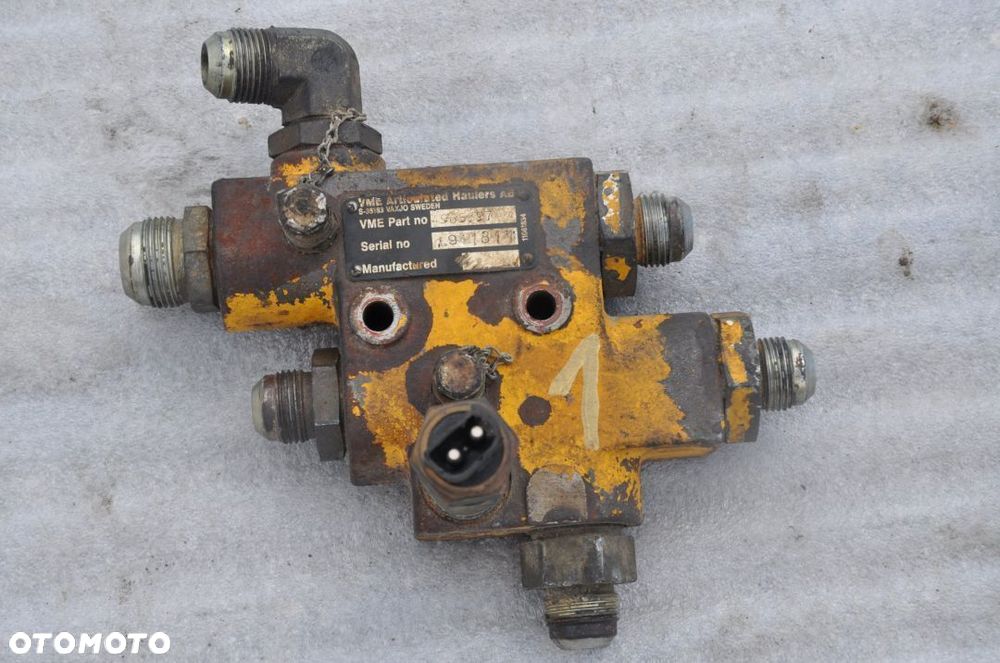 ROZDZIELACZ VOLVO BM A25 4965597/ L941811 - 1