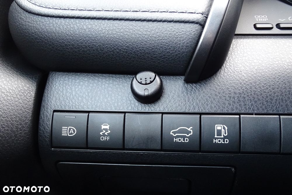 Toyota Camry 2.5 Hybrid Comfort CVT - 25