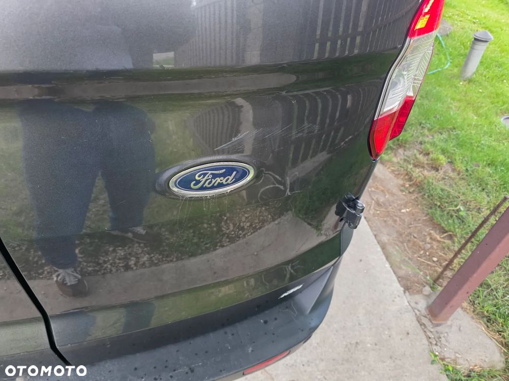 Ford Transit Courier - 12