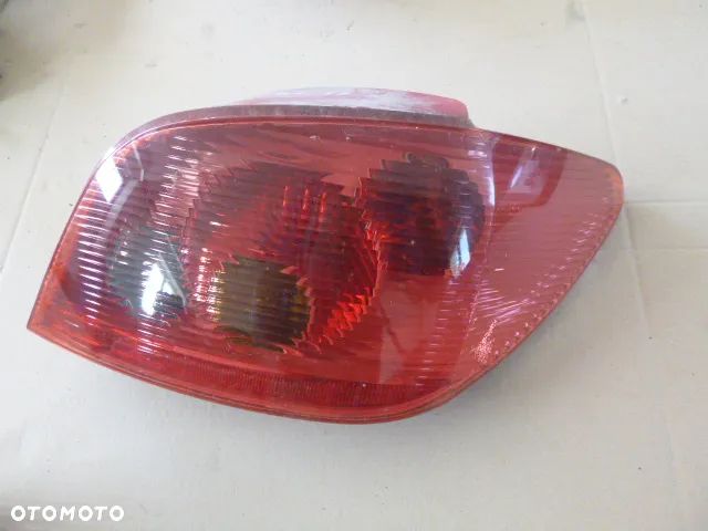 LAMPA PRAWY TYŁ PRAWA TYLNA PEUGEOT 307 HB 01-05 - 2