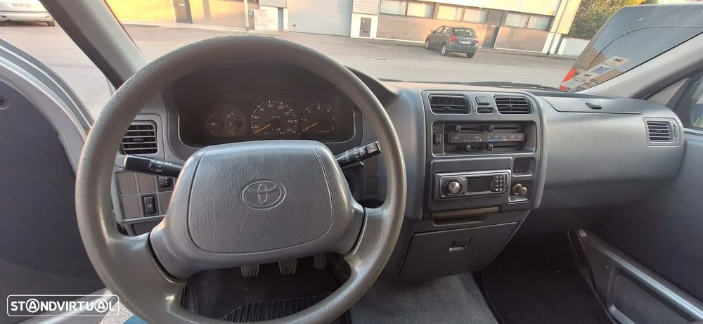 Toyota HiAce 2.4 D LXH12LB - 6