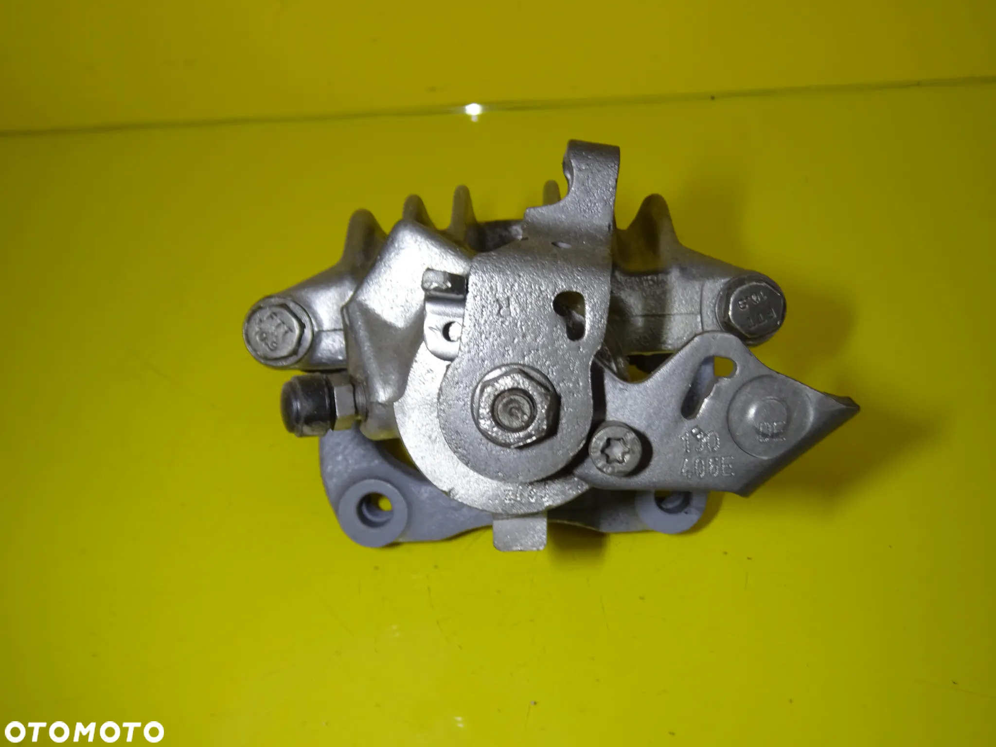 ZACISK ZACISKI HAMULCOWE KOMPLET PRAWY LEWY TYŁ VW GOLF IV Ø 38MM LUCAS NR1 - 6