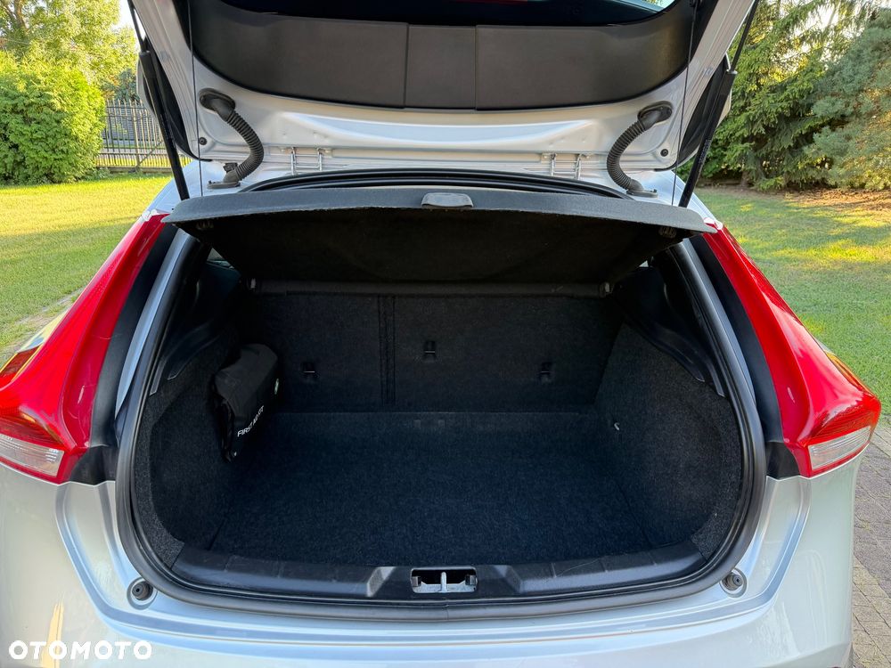 Volvo V40 Cross Country T3 Drive-E Dynamic Edition - 25