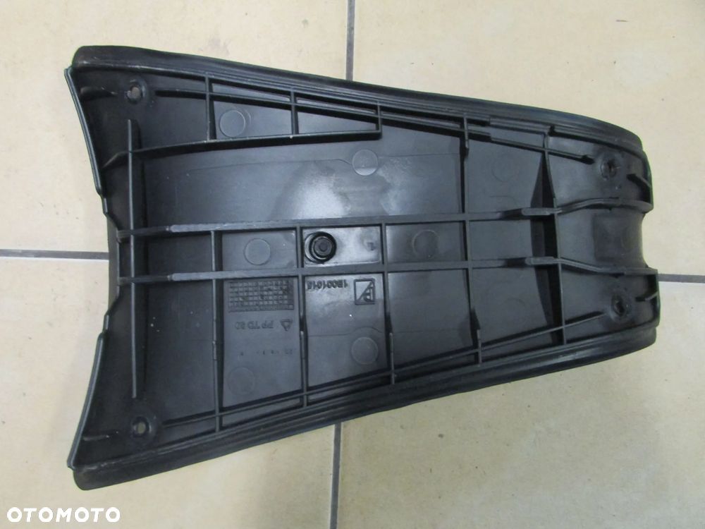 Vespa GTV 300 hpe 2024 zaślepka wypełnienie podłogi - 2