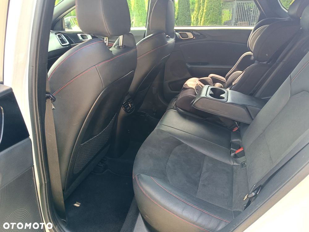Kia ProCeed 1.6 T-GDI GT DCT - 11