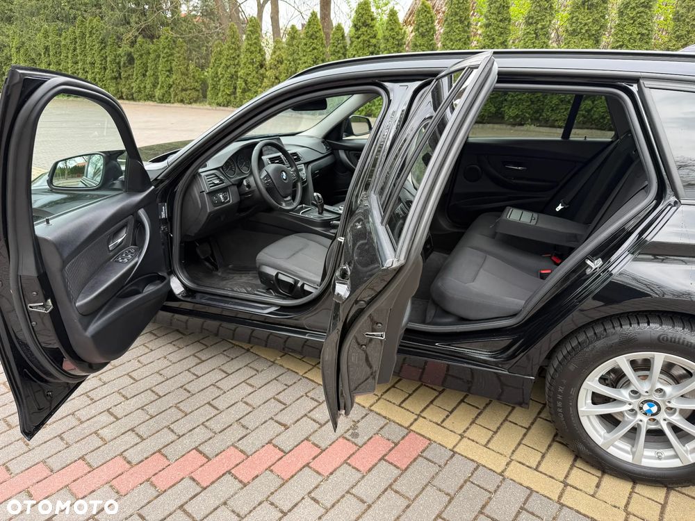BMW Seria 3 318d Edition M Sport Shadow - 24